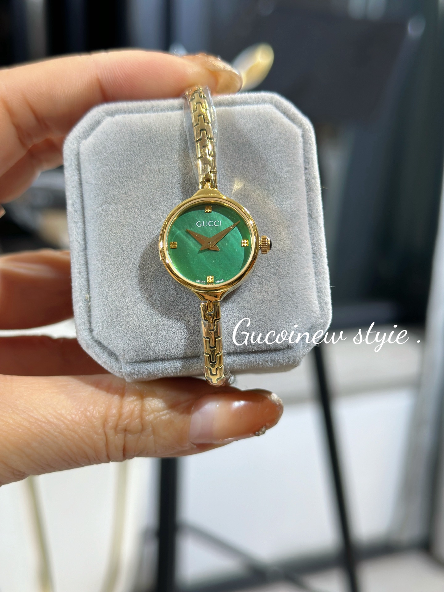 ??280 Gucci?? GUCCI bestseller is here, good to see put down ??
Dial 23mm, fine bracelet full of vintage flavor, finely polished small parts one by one, then joined together with small screws to create a fine bracelet, imported quartz movement! Wear it an