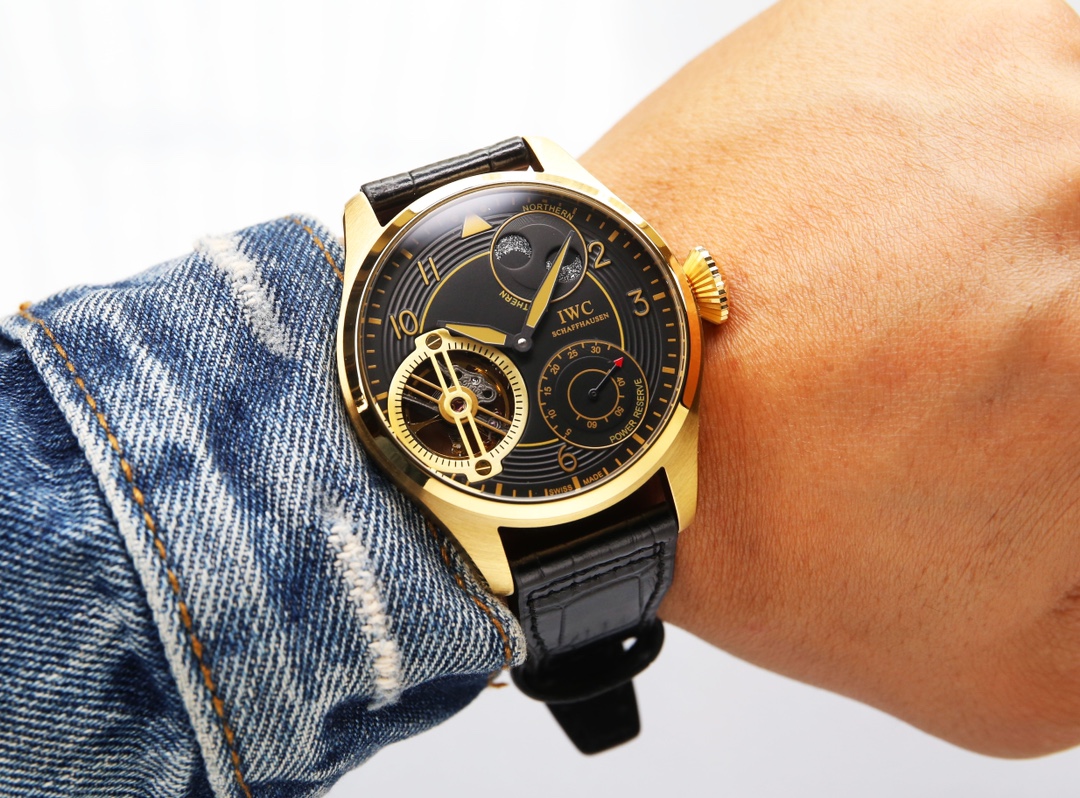 White 630. Kim ?20.
?????? Explosive new products, the latest masterpiece IWC Little Prince Pilot collection watch, constant power tourbillon!! Up to 60 hours of power reserve. Case: Designed according to the original 1:1 drawing, both the front and back 