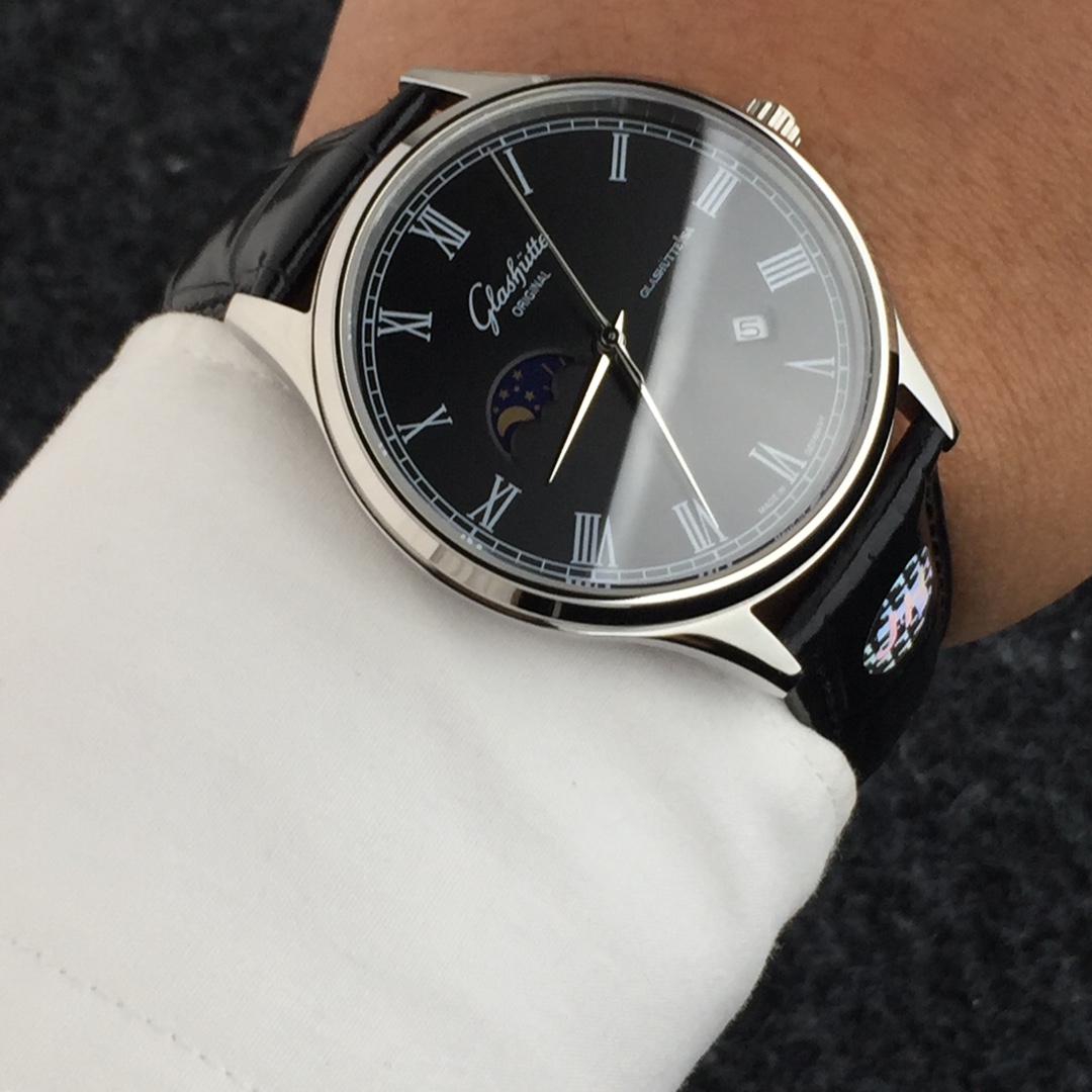 White 640. Gold ?20. (Waterproof 5 degrees, swimming ??!)
Glashutte, Sun Moon Stars series, with custom original imported 8217 movement (0 repair 0 after-sales), 24 hours/true moon phase display, 4/5-digit date display. Double sapphire crystal, Italian co