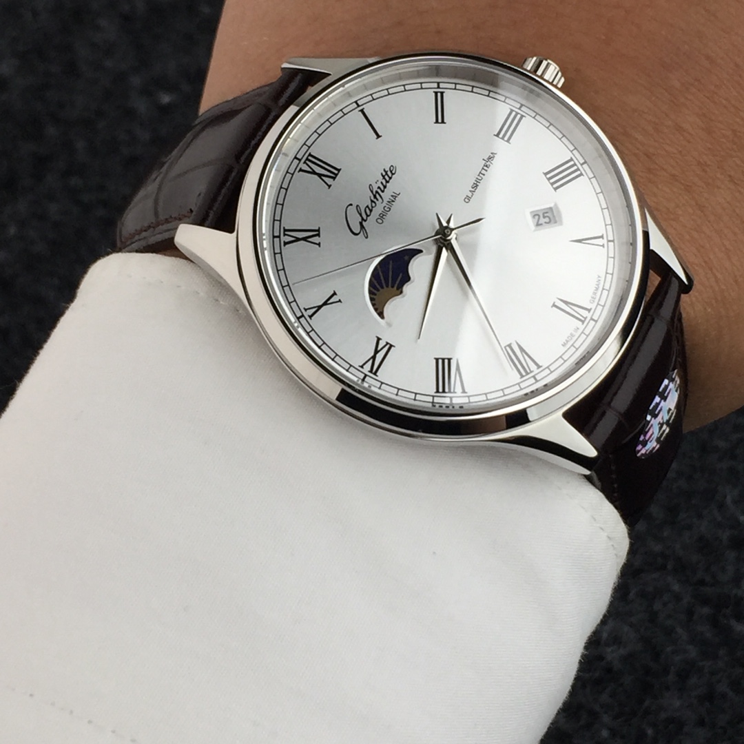 White 640. Gold ?20. (Waterproof 5 degrees, swimming ??!)
Glashutte, Sun Moon Stars series, with custom original imported 8217 movement (0 repair 0 after-sales), 24 hours/true moon phase display, 4/5-digit date display. Double sapphire crystal, Italian co