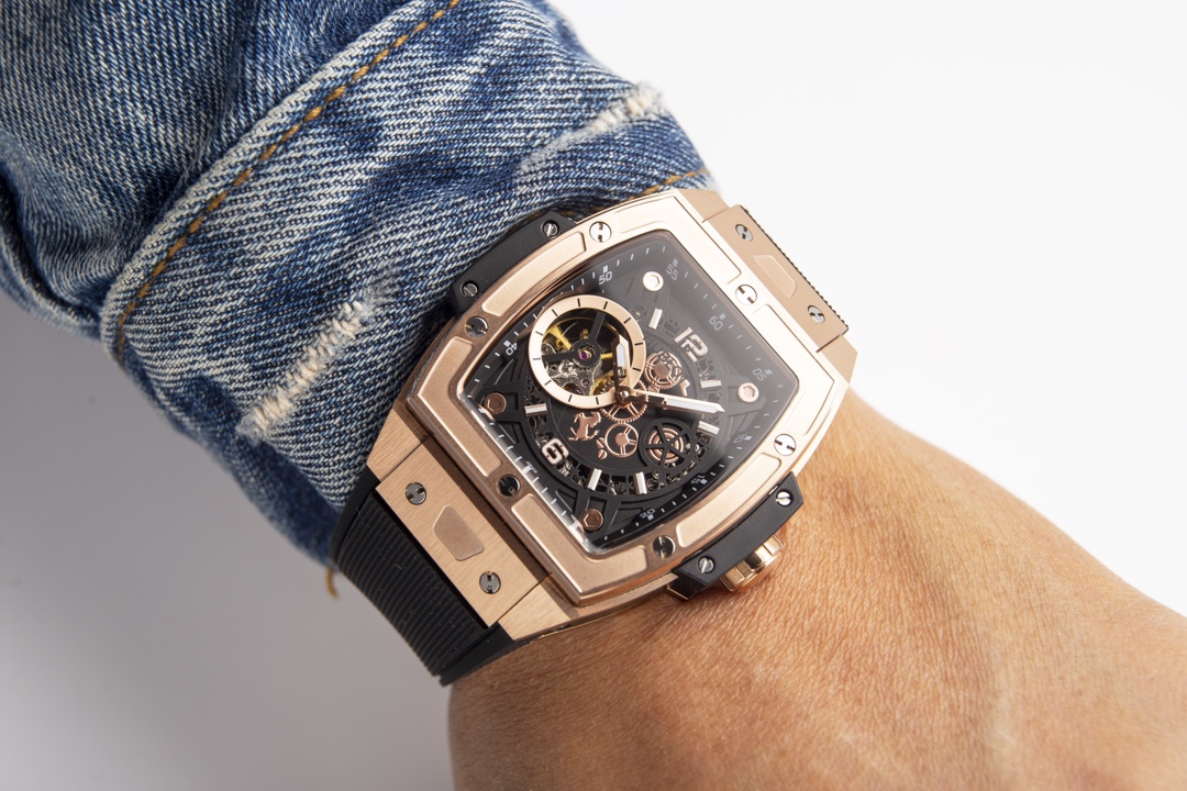 White 660. Gold ?20
The new HUBLOT BIG BANG Soul collection - watches are coming! The high-end custom fully automatic mechanical skeletonized movement, with the 9-digit position clearly visible tourbillon spinning non-stop, is full of dynamism.
Strap: Mad