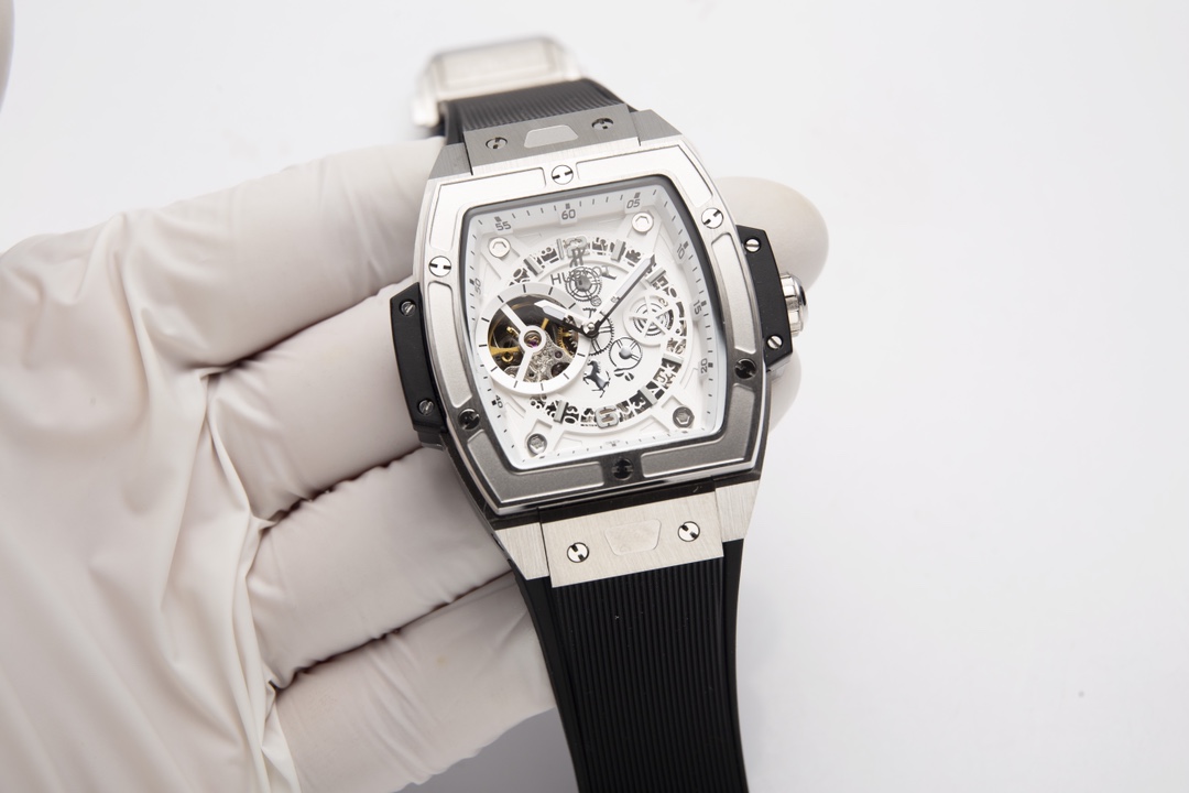White 660. Gold ?20
The new HUBLOT BIG BANG Soul collection - watches are coming! The high-end custom fully automatic mechanical skeletonized movement, with the 9-digit position clearly visible tourbillon spinning non-stop, is full of dynamism.
Strap: Mad