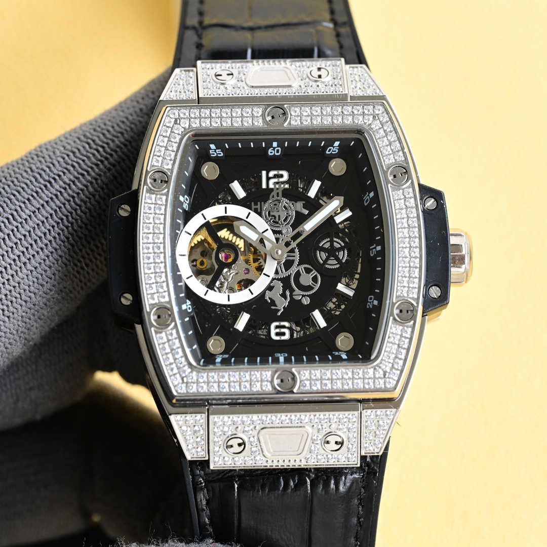 White 720 and gold 740
???? New upgraded diamond-encrusted HUBLOT BIG BANG Soul collection - men 's coming! High-end custom automatic mechanical - skeletonized movement, with the 9-digit position clearly visible tourbillon spinning non-stop, dynamic.
Stra