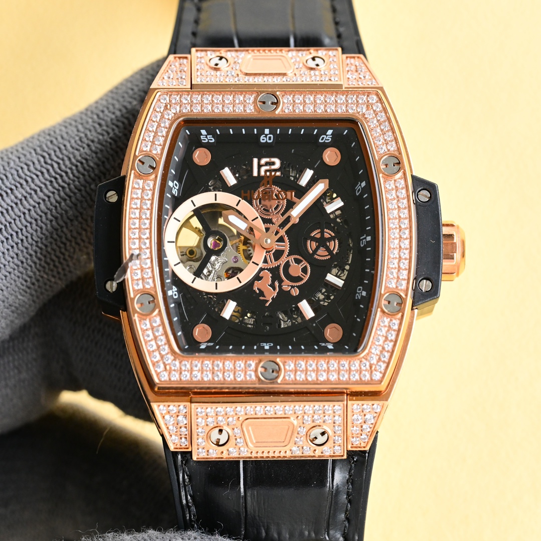 White 720 and gold 740
???? New upgraded diamond-encrusted HUBLOT BIG BANG Soul collection - men 's coming! High-end custom automatic mechanical - skeletonized movement, with the 9-digit position clearly visible tourbillon spinning non-stop, dynamic.
Stra
