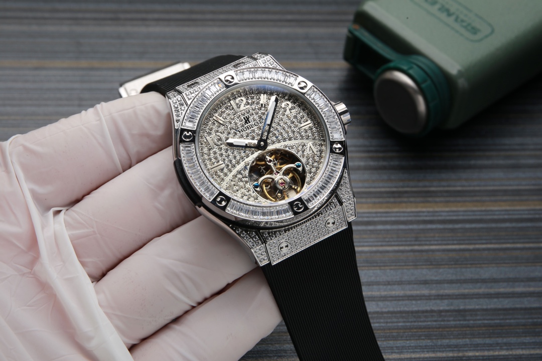 White 720. Gold ?20. Steel band ?40.