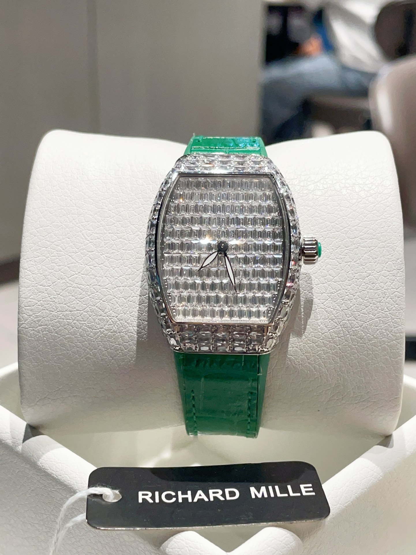 ?? White 720 Gold 750
Franck Muller V32 ABF Women's Yacht new 32mm perfect size with Swiss original movement guaranteed quality