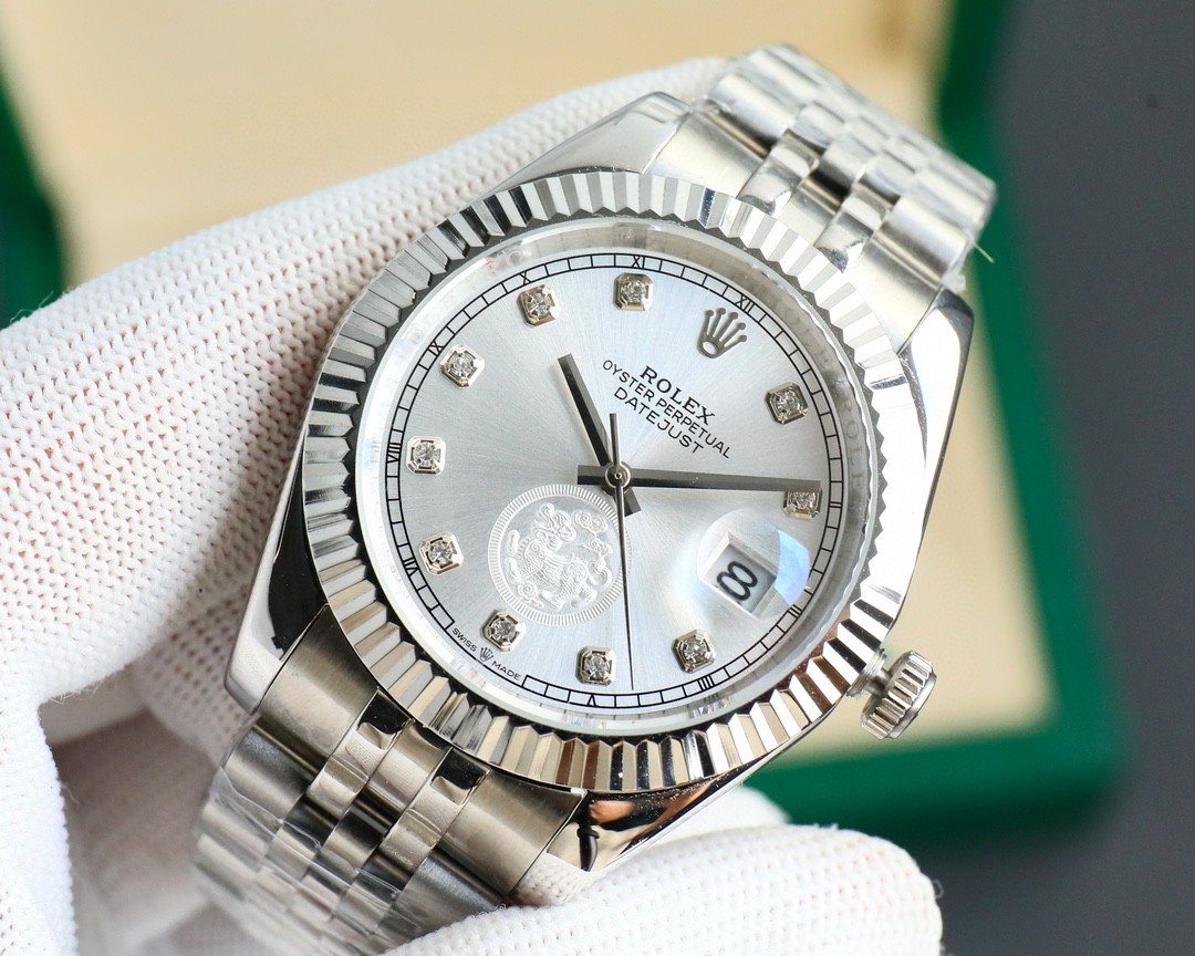 White 850- Gold 900
At the request of the majority of consumers! The latest model is on ??, Rolex Datejust collection! Dragon Year Edition Dragon Year Collection with unique design style, literal design to attract wealth Qilin Pixiu ?? HIGH-END luxury, ne