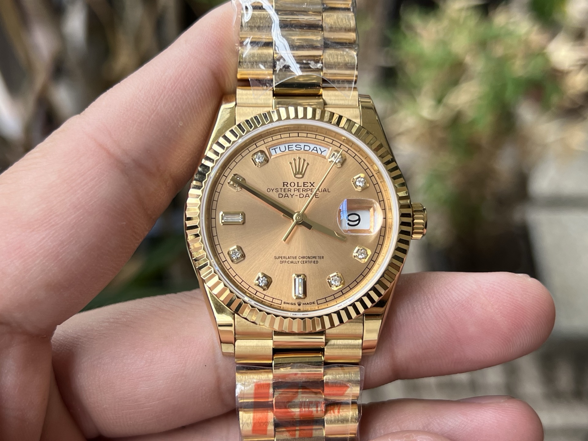 Online photo: DD36 Full Weight Edition - another super replica in cloning history: Day-Date 36 series - Full Weight edition (the official full watch weighs about 170 grams).

Breaking the limits of traditional craftsmanship: The common stainless steel mat