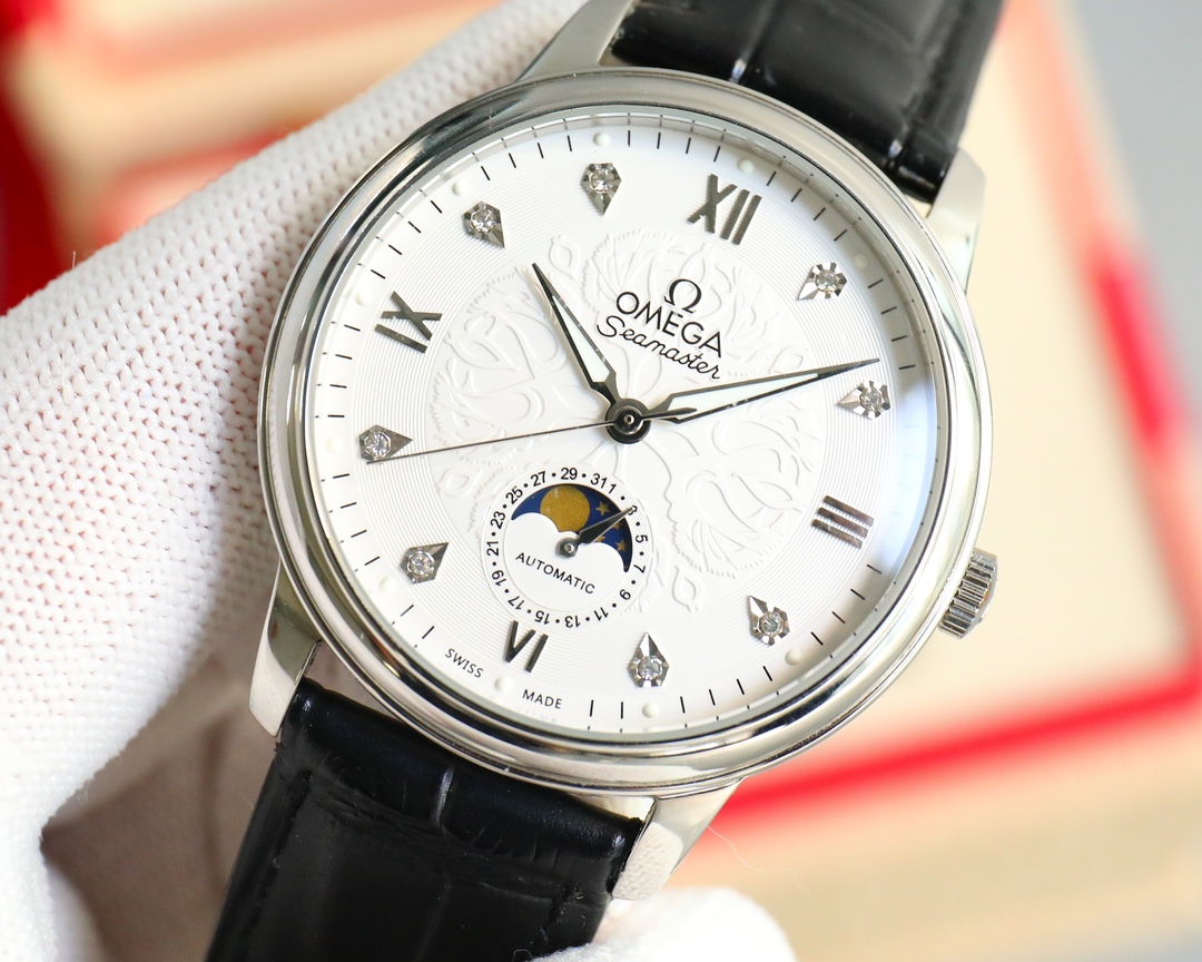 White 1100- Gold 1150.
The latest highly recommended OMEGA de Ville Moon Phase upgraded men's fine watch! Featuring a new complex Sun Moon Star multi-function watch with super luminous effect. Equipped with the original imported 2824-2 automatic mechanica