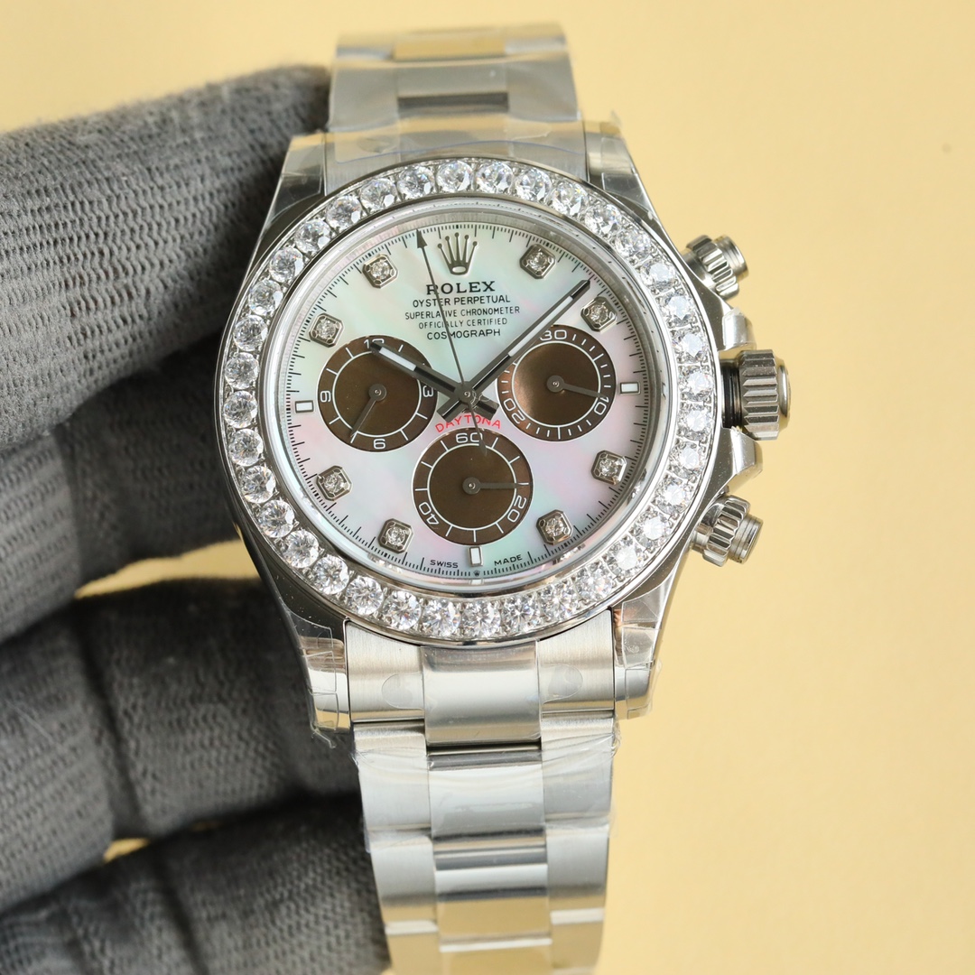 White 2500 Gold 2550??
New 2025 New Gem-set (Super A Edition)

Dandong 4131 Ikkyu movement. 36 high-density selected gemstones, perfectly set. Substitute grade dial. AR factory custom case/steel band.
Fluororubber tape with 0.1mm memory steel inside.
C1 p