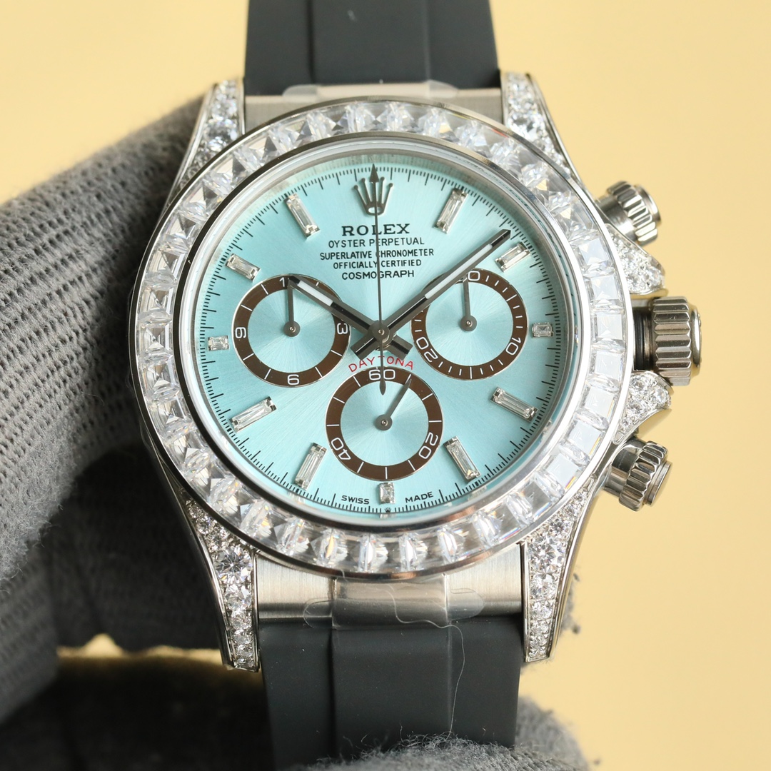 White 2500 Gold 2550??
New 2025 New Gem-set (Super A Edition)

Dandong 4131 Ikkyu movement. 36 high-density selected gemstones, perfectly set. Substitute grade dial. AR factory custom case/steel band.
Fluororubber tape with 0.1mm memory steel inside.
C1 p