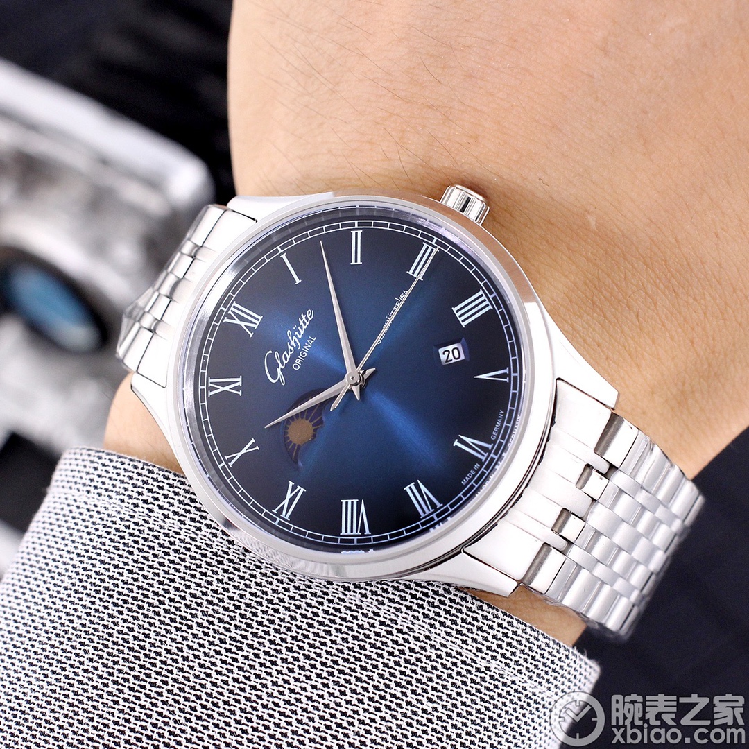 White steel :660. Gold ?20. (5 ?? Water resistance, swimmable ??)