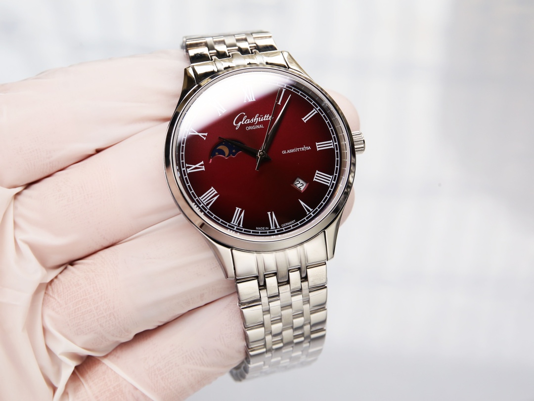 White steel :660. Gold ?20. (Water resistance 5 degrees, swimming ??!)
Glashutte, Sun Moon Stars series, with custom original imported 8217 movement (0 rework 0 after-sales), 24 hours/true moon phase display, 4/5-digit date display. Double sapphire crysta