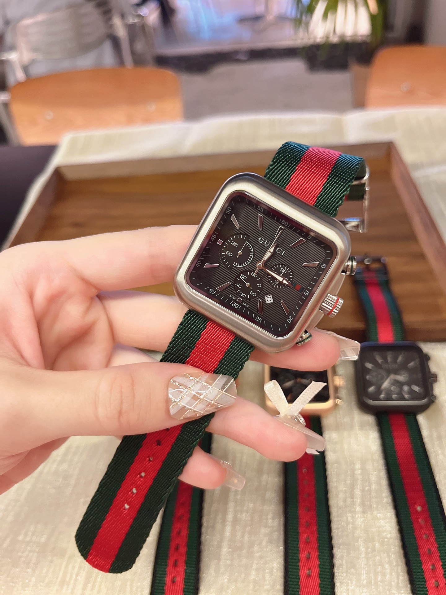 ??300 GUCCI, the Italian luxury fashion brand, the square dial design is fashionable and eye-catching, Swiss quartz movement six-hand chronograph, sapphire crystal, size: 45*45mm