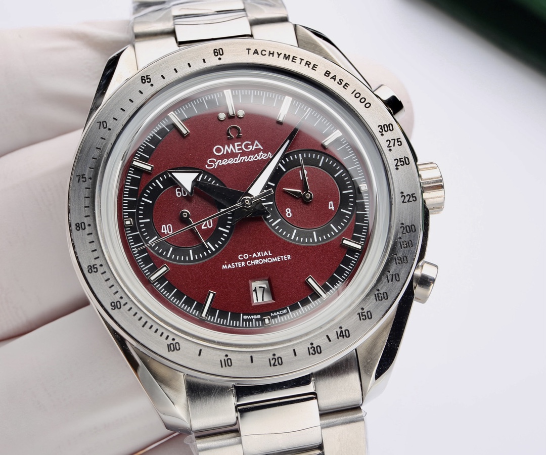 White steel 670.
New Omega Speedmaster collection watches are released.
The watch features a 42mm stainless steel case and a 904L bracelet with a black ceramic bezel ring.
Original mold replication, paired with imported mechanical automatic movement, trul