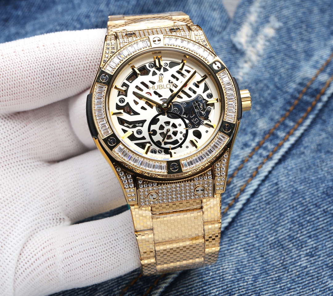 White steel 720. Gold ?20.
Hublot Big Bang collection True Tourbillon Square Diamond Edition, full diamond case - diamond face, equipped with automatic tourbillon movement, 44mm diameter, absolutely hard, electroplated blue film crystal, natural leather r