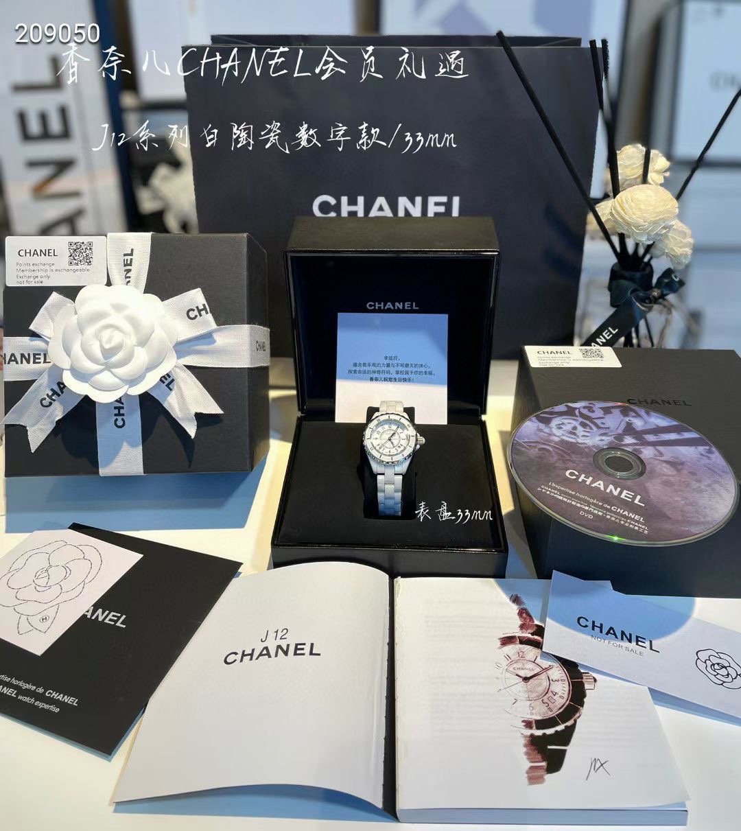 ??300 Chanel Classic J12 Ceramic collection
Fashion works that have been popular in the watch industry for a long time
The classic J12 with the feminine charm of a gentle and refined style
Size: 33/38 (with diamonds/numerals)