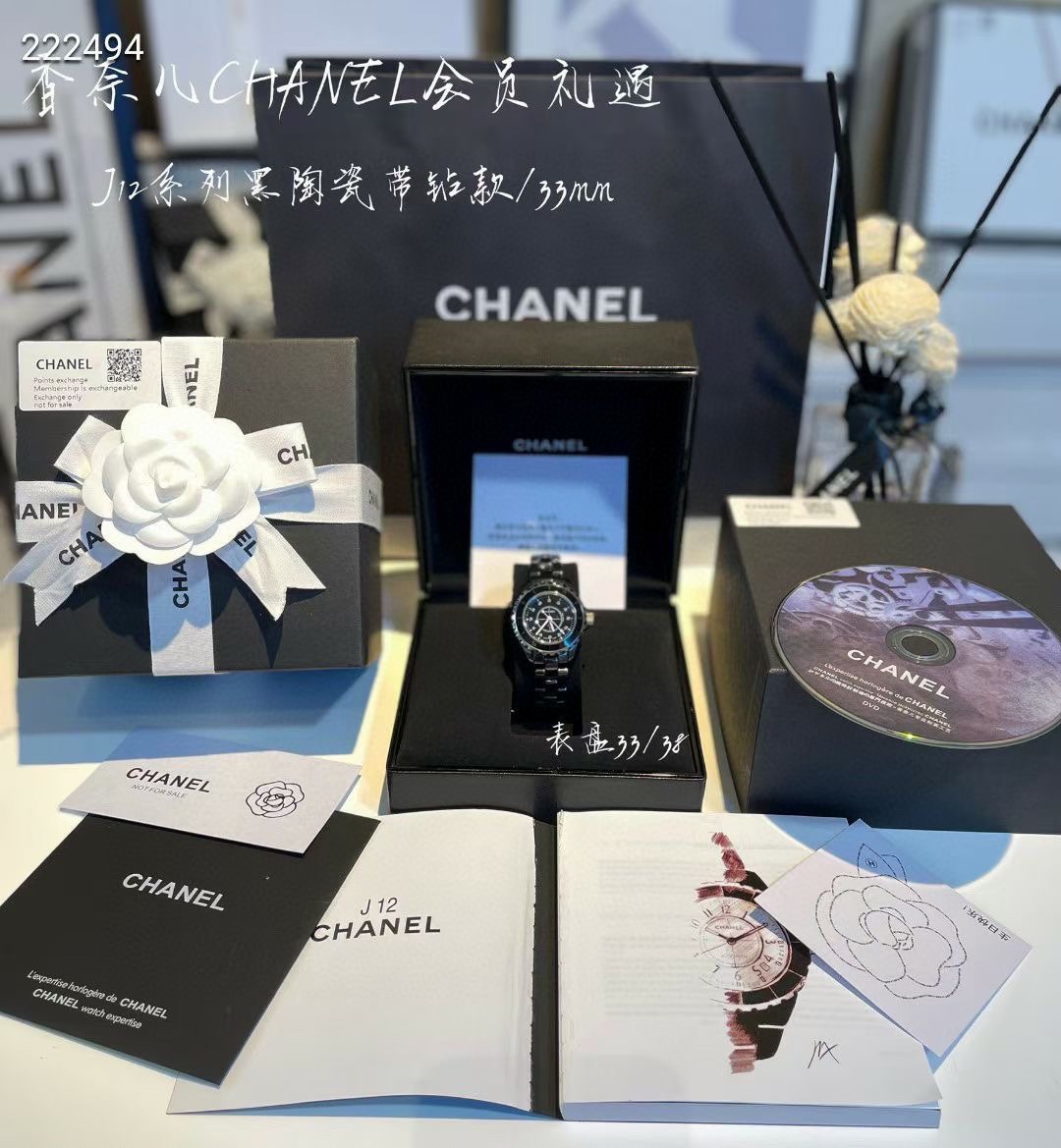 ??300 Chanel Classic J12 Ceramic collection
Fashion works that have been popular in the watch industry for a long time
The classic J12 with the feminine charm of a gentle and refined style
Size: 33/38 (with diamonds/numerals)
