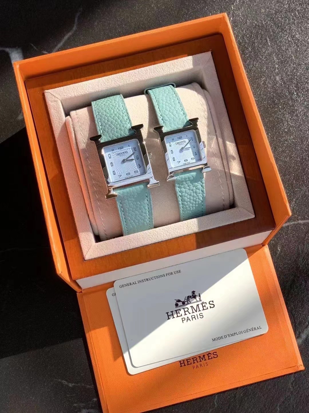 300. A_ Hermes Heure H series watches. The eye-catching brand initial H case design not only echoes the brand but is also ingenious and has a strong sense of form; The dial is marked with Arabic numerals, and the imported quartz movement adds a touch of e