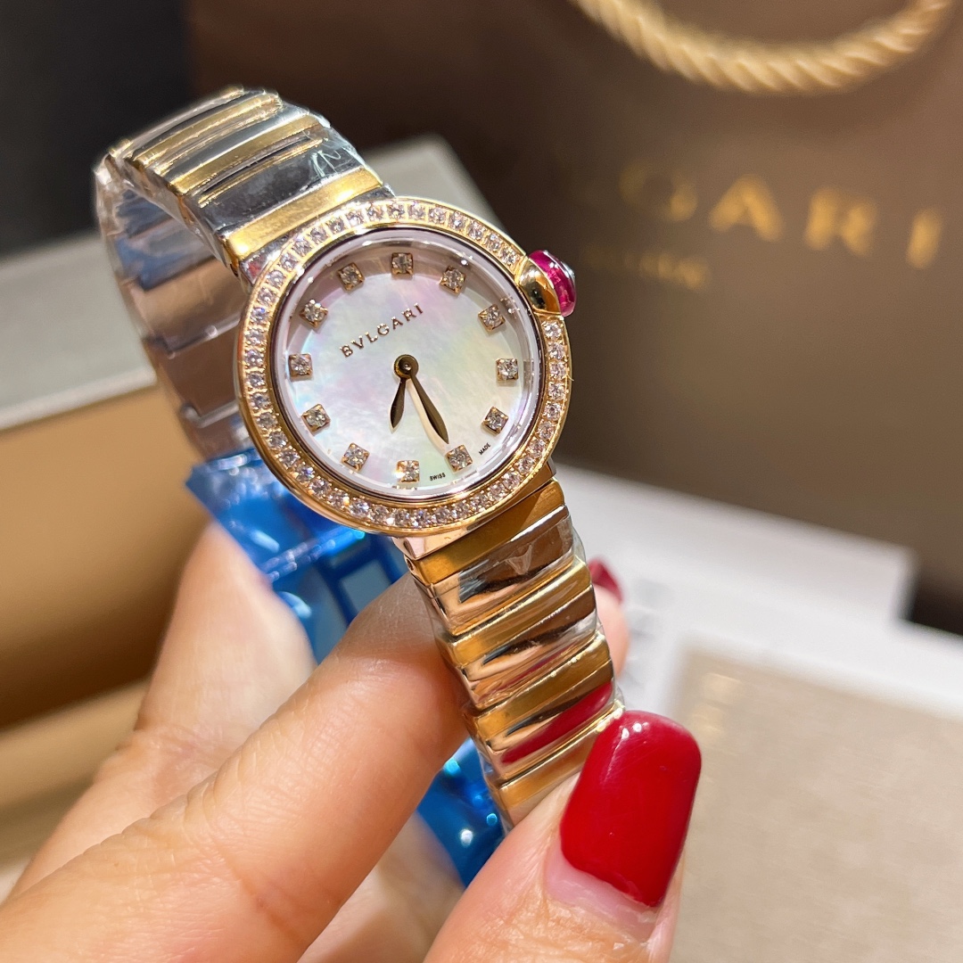 ?? White Light 300, Gold 320 diamond ring +30 BV small 28MM
BVLGARI [Bulgari] LVCEA collection new ladies' watch, this is the goddess 'exclusive exquisite piece, noble luxury and reserved, versatile and elegant, the quality is even better, 316L stainless 