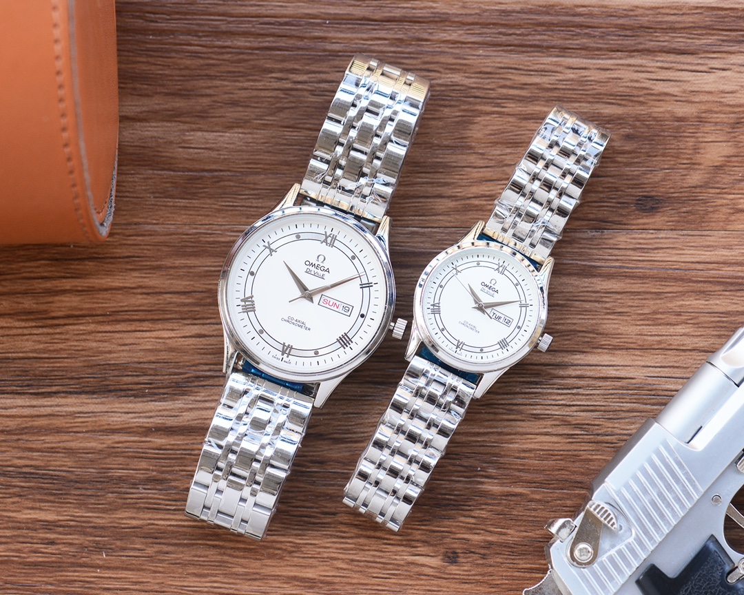 White shell: 190, Gold shell: 210, steel band ?20
Omega ?? Couple watch Original imported quartz movement Mineral glass mirror 316L stainless steel case Diameter 40mm for men 30mm for women Thickness 8mm?? If today's sunlight ?? stops its dazzling light. 