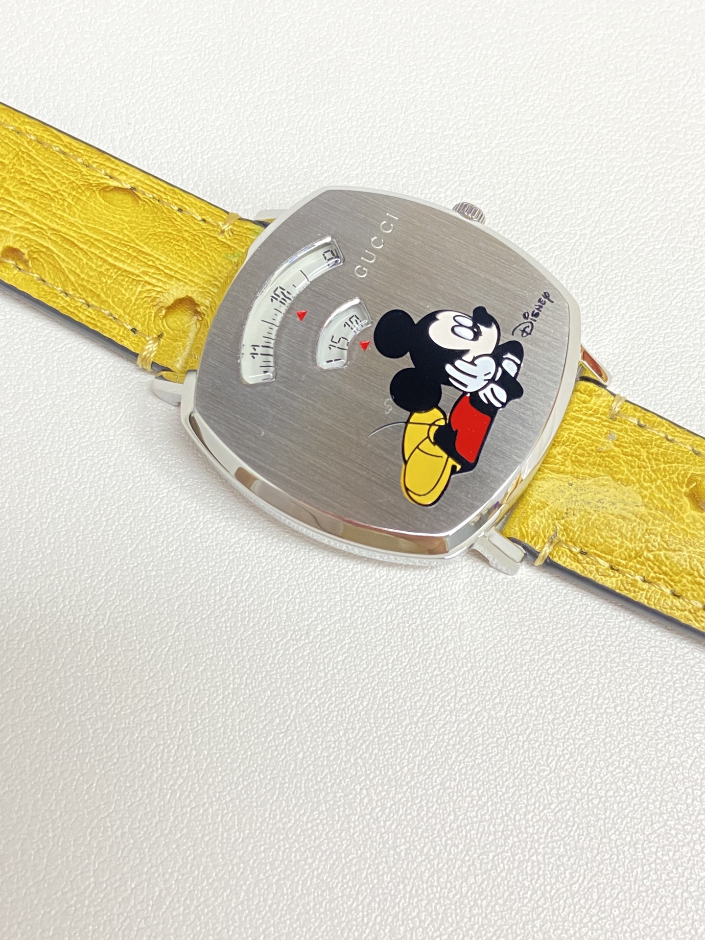 ?? 300
Super cute Mickey is here! 35mm 3
GUCCI -GUCCI Unisex Disney x Gucci Grip Collection Watch Disney x GucciDisney, stainless steel case, two Windows showing hours and minutes, Ronda quartz movement, one of the most beautiful watches Guci has produced