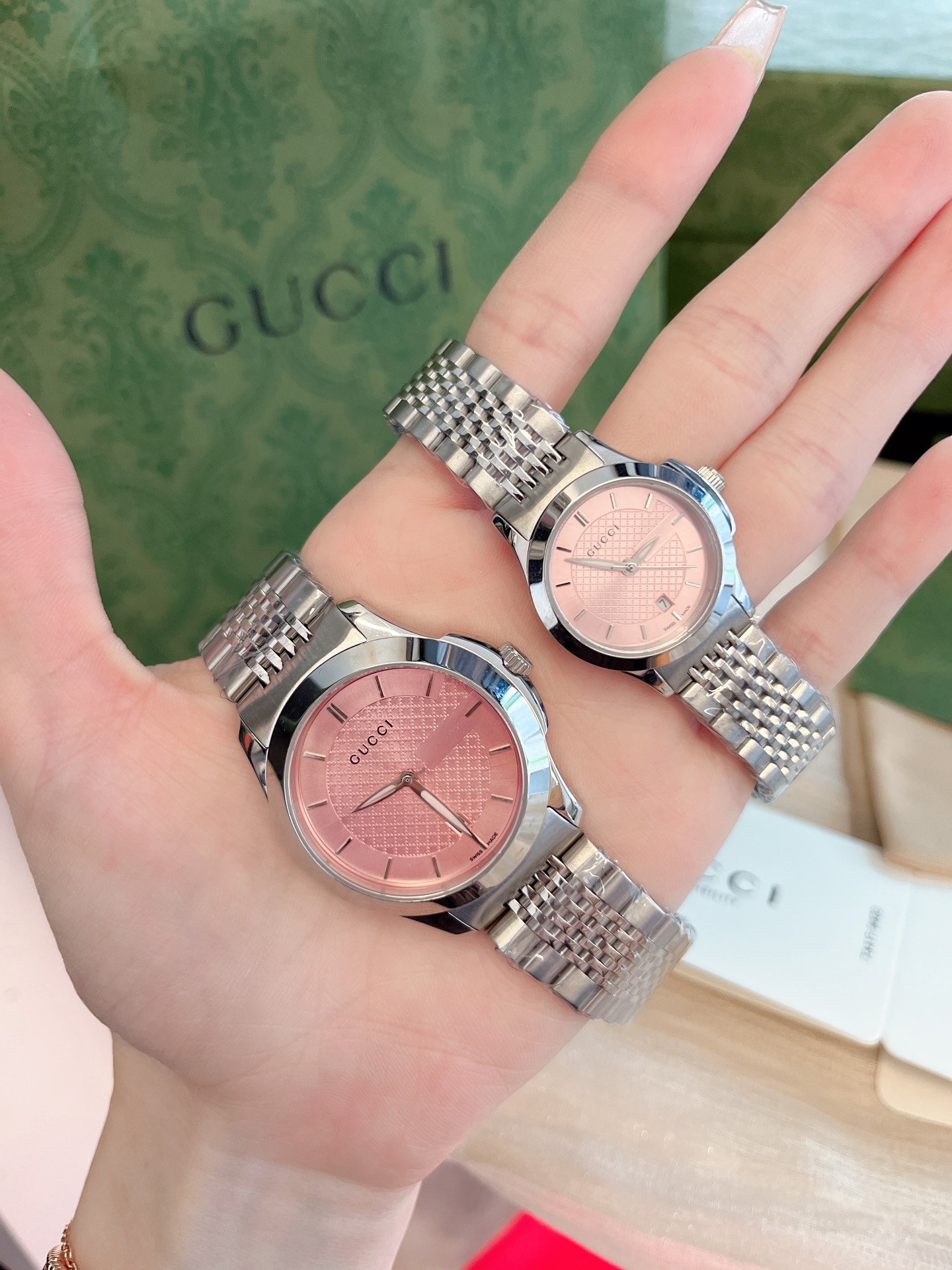 ?? White case 240 rose gold 260 The first matcha green watch of spring ?? Wear the rich girl ??Gucci Original Gucci, GUCCI G-timeless series, classic nine beads strap, beautiful green dial counter style, women 28mm diameter 38