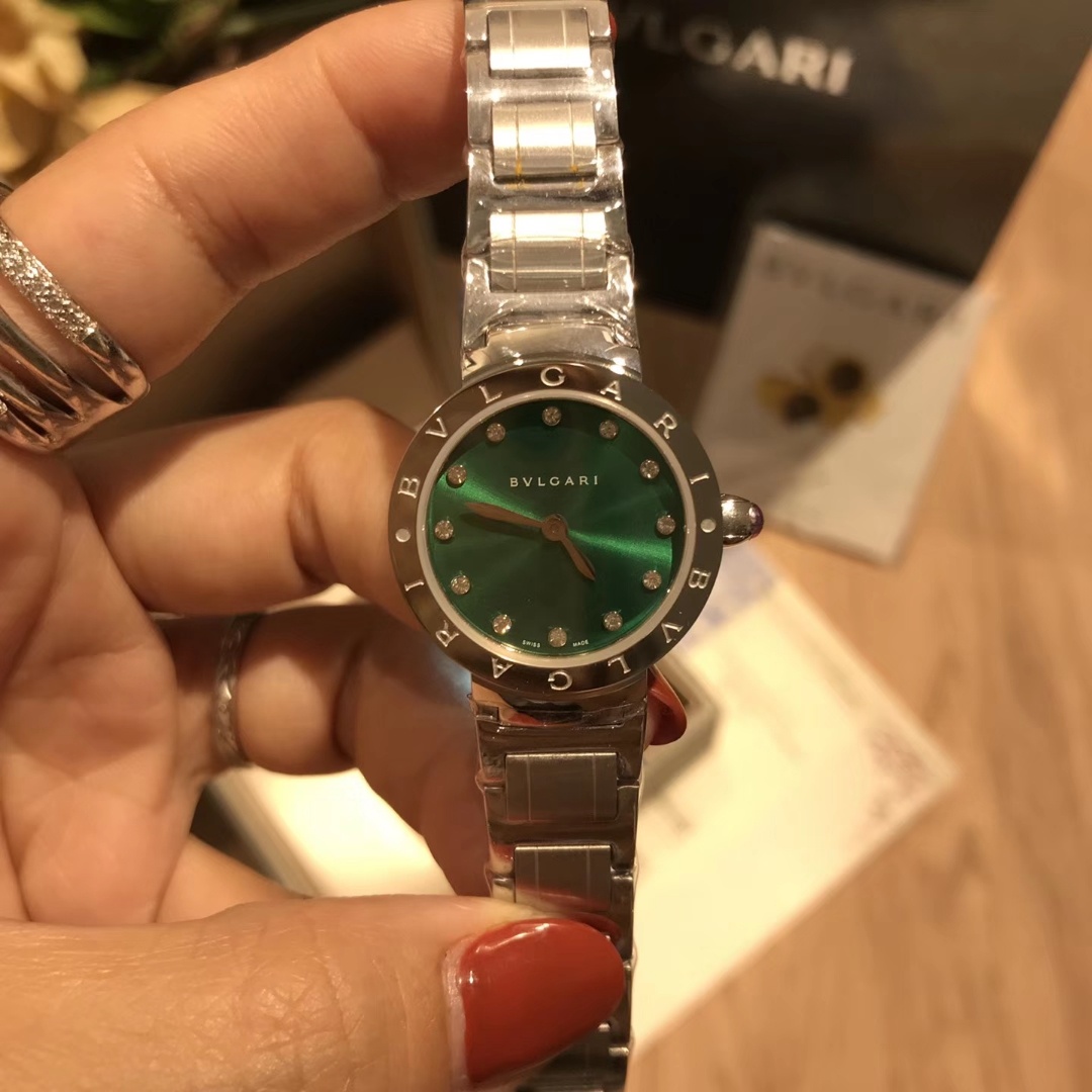 ?? White case 250 rose gold 270 diamonds ?20 Bulgari Mini!
BVLGARI Bvlgari BVLgari summer's hottest white mother-of-pearl dial women's watch, imported quartz, sapphire crystal, stainless steel steel details are very good workmanship, small size: dial diam