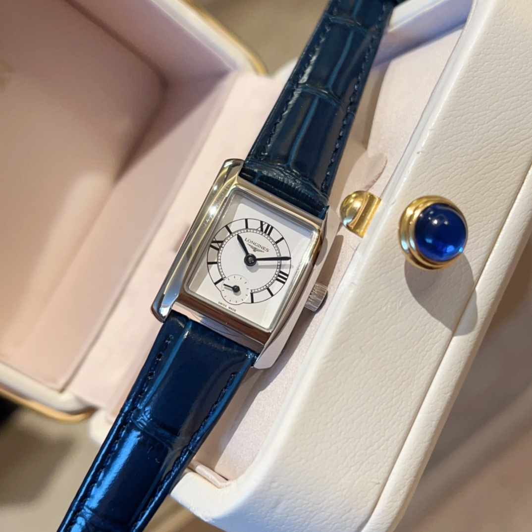 ?? White case 260 with diamonds ?20
Mini Didier small checkered is here ?? with imported Japanese movement ??
Valentine 's must-have ?? Small and delicate case with pure and soft lines
This is sure to be a must-have MINI in your jewelry watch cabinet