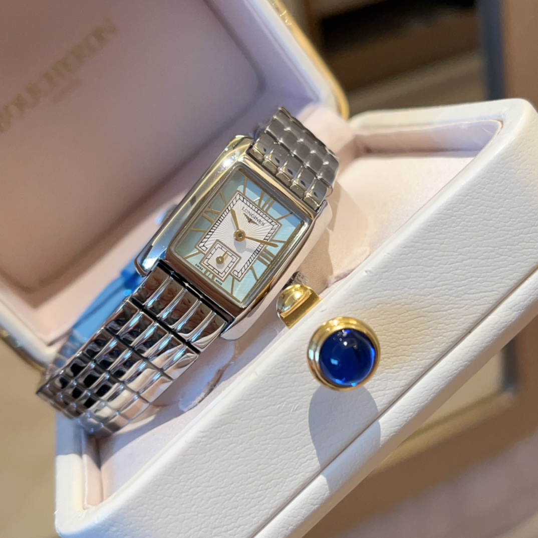 ?? White case 280 with diamonds ?20
Mini Didier small checkered is here ?? with imported Japanese movement ??
Valentine 's must-have ?? Small and delicate case with pure and soft lines
This is sure to be a must-have MINI in your jewelry watch cabinet