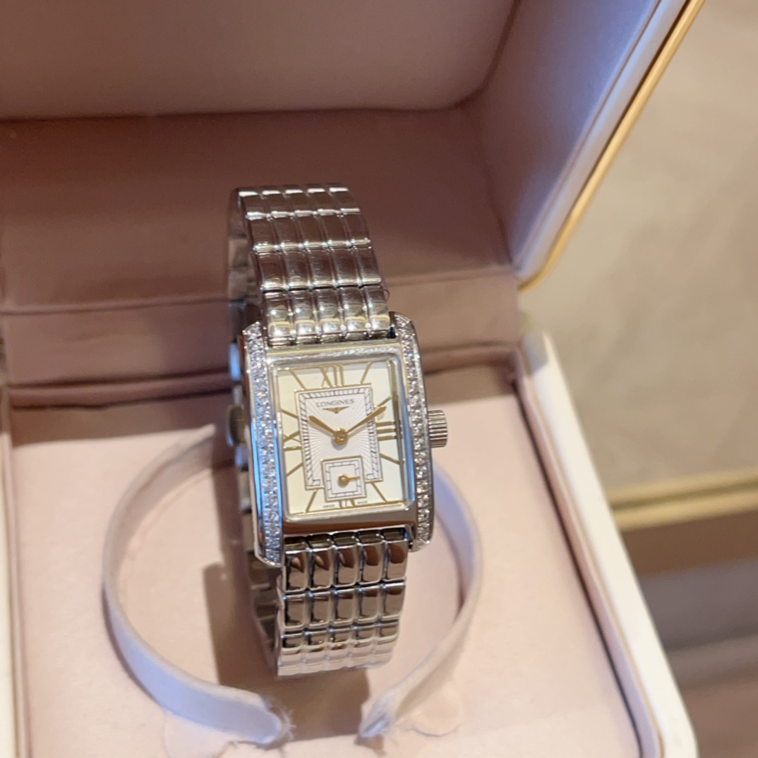 ?? White case 280 with diamonds ?20
Mini Didier small checkered is here ?? with imported Japanese movement ??
Valentine 's must-have ?? Small and delicate case with pure and soft lines
This is sure to be a must-have MINI in your jewelry watch cabinet