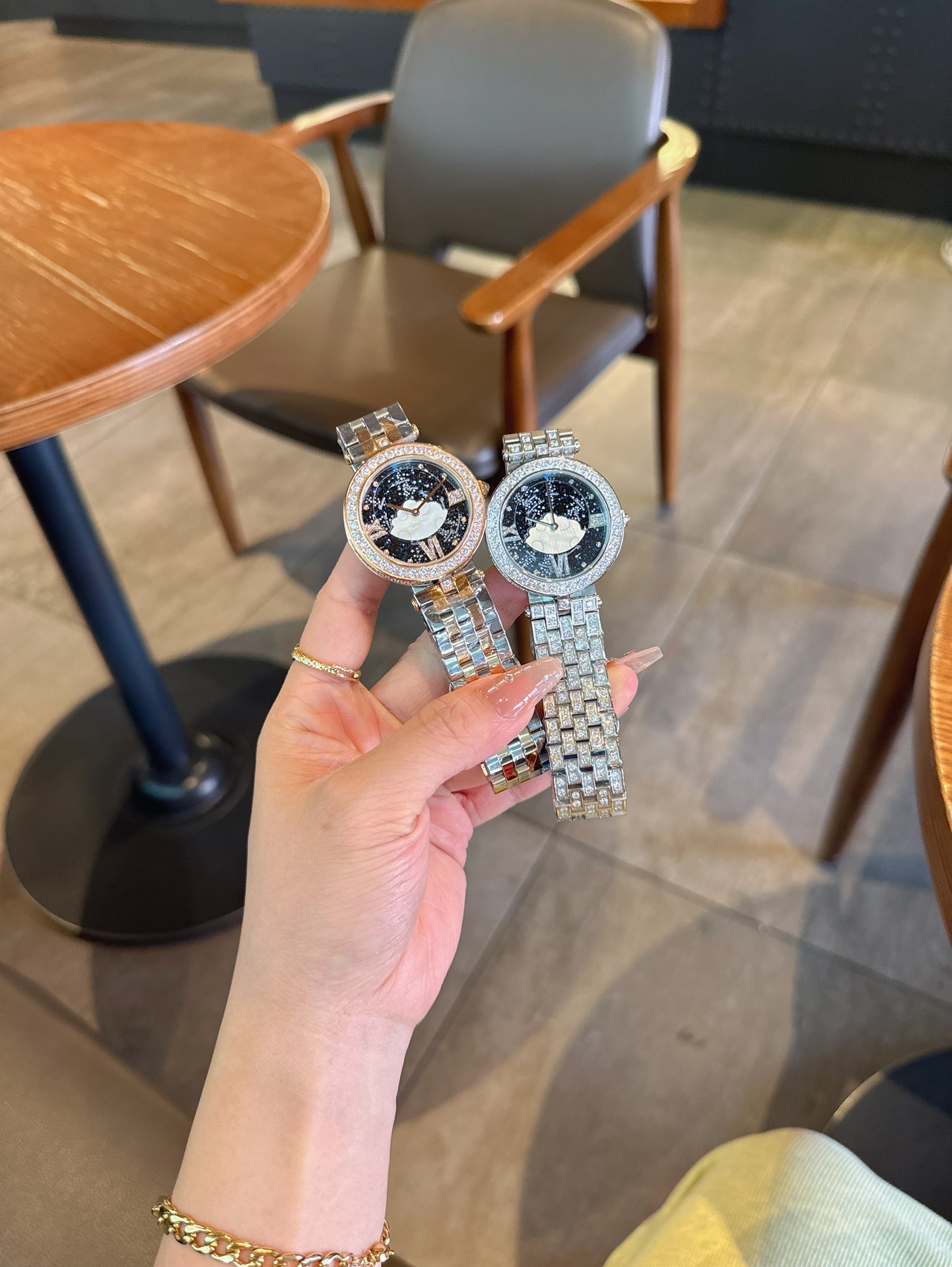 ?? White 380 gold 400 shell full of diamonds ?120
Vcn Cleef & Arpels | Van Cleef & Arpels Wish-making Meteor Shower ?????? Complex Poetic Collection 2 New, 12 meteor showers throughout the year painted on the dial 12 Constellations collection Lady Arpels 