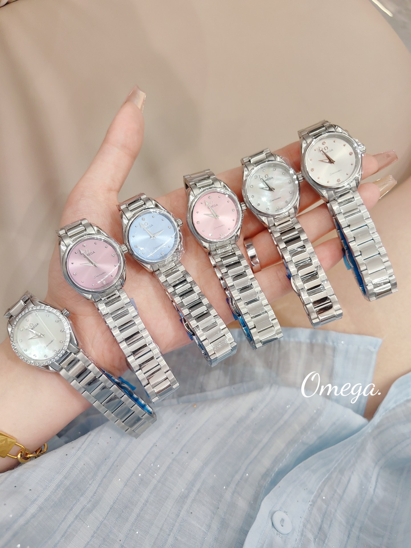 ?? 300 bestseller, diamond ring ?20
Exclusive release! Be careful to distinguish between market alloy goods!
Omega: Seamaster Aqua Terra ladies' watch ring set with sparkling diamonds, embodying exquisite charm.
This stainless steel watch, with a symmetri