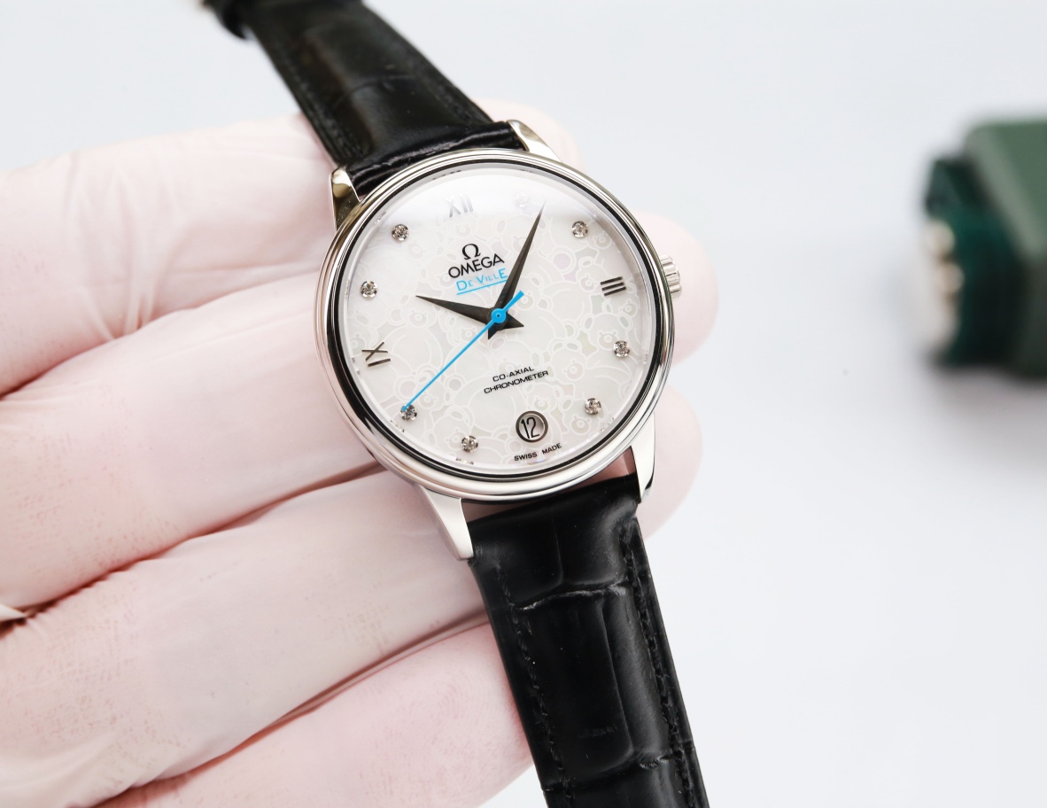 White Shell 500. Gold ?20. Steel band ?30.