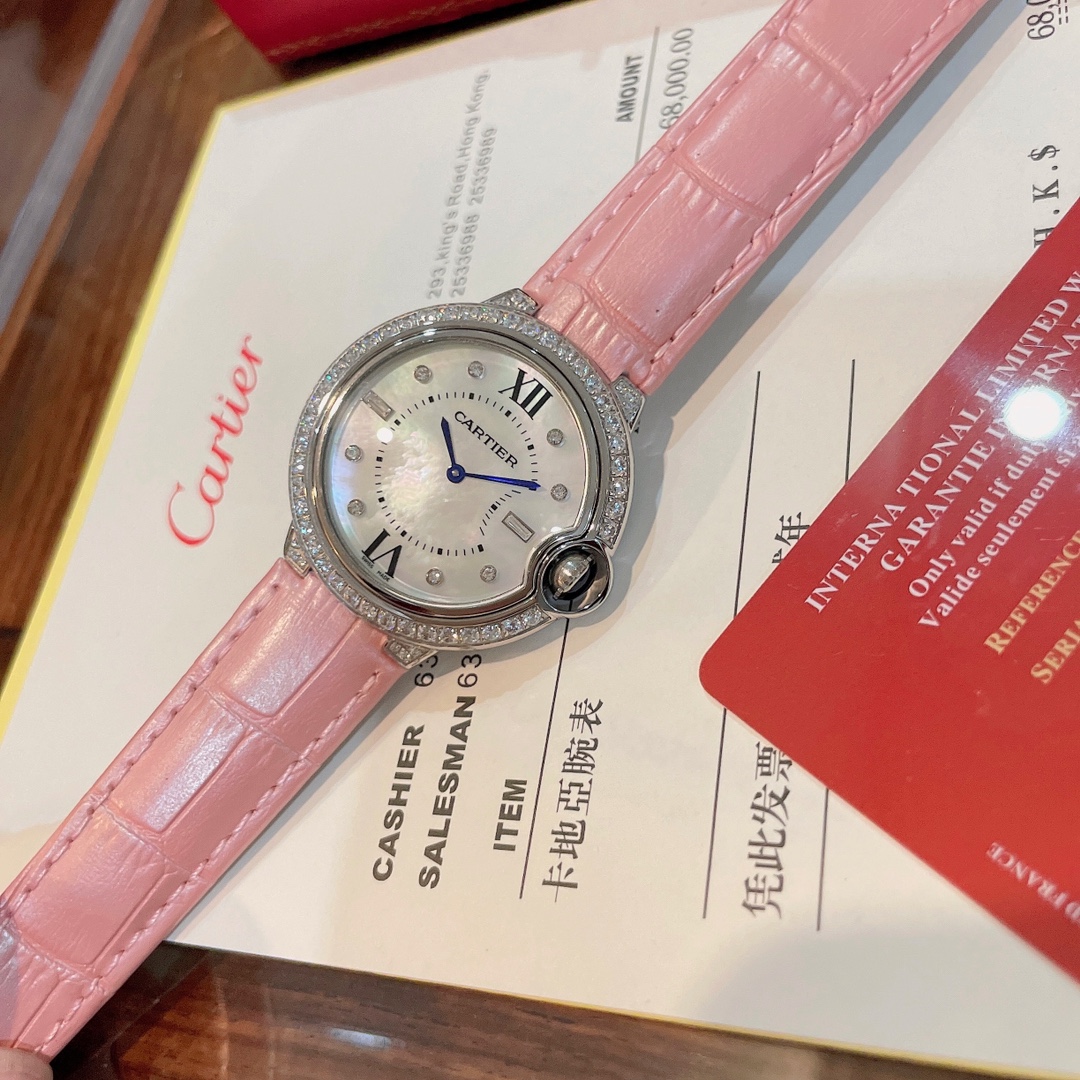 320???? New Cartier Ballon Bleu collection! The design is grand and timeless, and not at all out of date. Get your hands on ?? Swiss quartz movement ? versatile size 36mm Made of high-quality mother-of-pearl dial elegant and refined ? dial with luxurious 