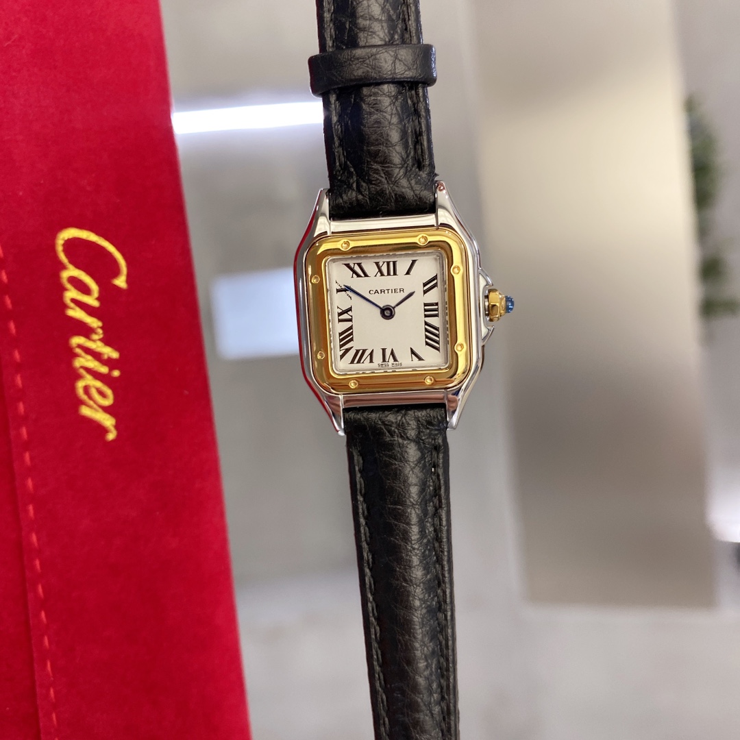 ?? 320
?? One table, one code! Cartier Panthere de Cartier watch, magnificent and unrestrained, is the aesthetic style that Panthere de Cartier conveys. It is sleek and alluring, soft and fitting to the wrist as if dancing on the skin. The unique shape hi