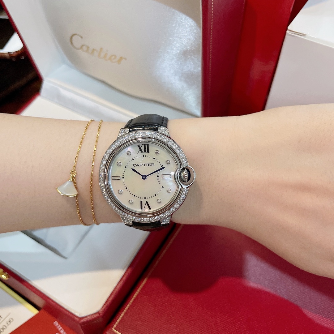 320.340???? New Cartier Ballon Bleu collection for women! The design is grand and timeless, and not at all fashionable. Get your hands on ?? Swiss quartz movement ? versatile size 36mm Made of high-quality mother-of-pearl dial elegant and refined ? dial w