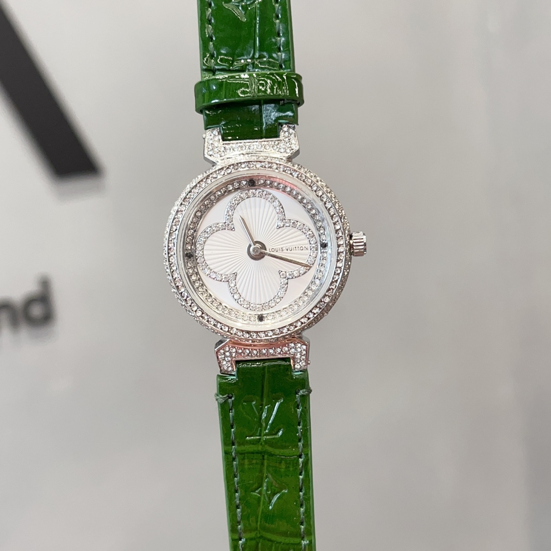 ?? 320
LV Tambour slim monogran women's limited Edition watch ? ? A style rarely seen on the market, elegant and composed, noble and grand, LV 's signature simplification brings out a touch of elegance, complementing each other with charming texture. ?? I