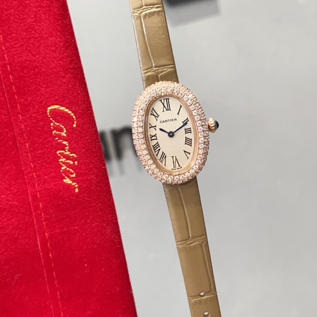 ?? 320 gold 350 diamonds +100
The Baignoire Bathtub collection watch, with its elegant European bathtub shape, perfectly interprets Cartier's classic aesthetic and brings a refreshing force to watch design
Another classic from Cartier, the bathtub collect