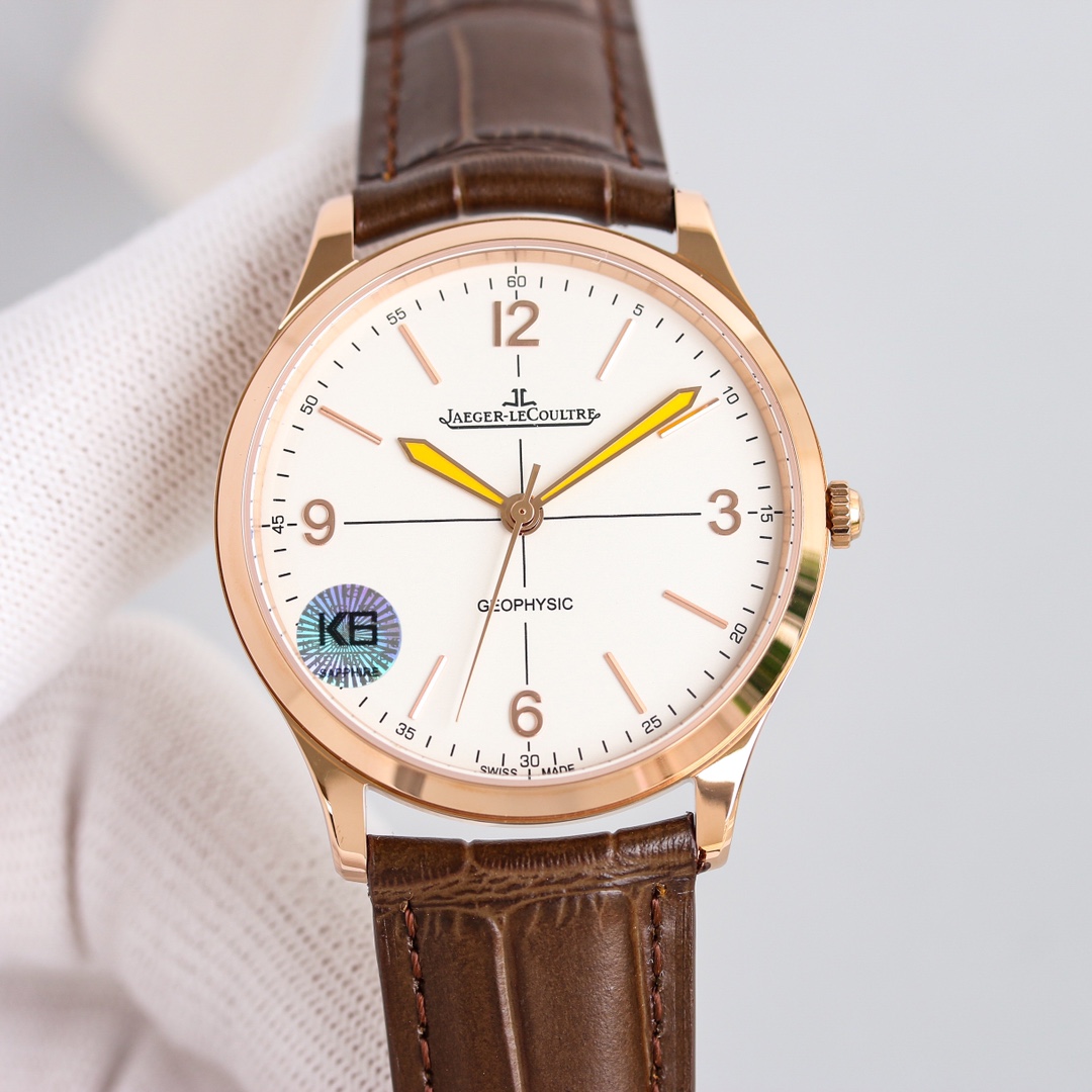 White case 1150 Rose gold 1200
JL Jaeger-lecoultre Geophysical Observatory Series 8006252j New Reissue series transparent watch with the words "Geophysic?" and Jaeger-lecoultre logo sword-shaped hands at 6 o 'clock and 12 o 'clock respectively. Diameter 3