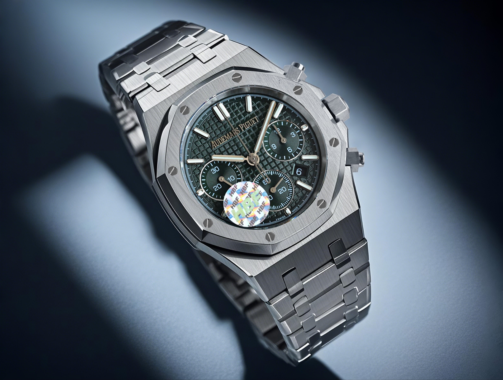 HBF Factory AP- New Audemars Piguet (5? 0? Anniversary) Late 2024 blockbuster
Top market version (original mold, three shell sets, 1:1 original replica, thinnest and best, no fake at first glance)
Audemars Piguet Royal Oak 26240 St. OO.1320 St. 01 Chronog