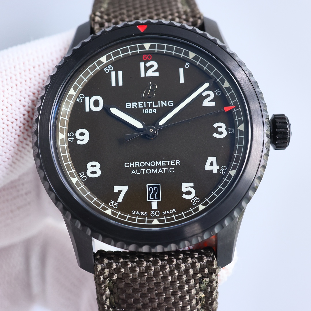 White shell 1450 Black shell 1500 steel band 1550
[Rose][Rose][Rose] Breitling Pilot Legend Aviation Collection, classic, simple and elegant design, stylish and elegant, automatic mechanical watch, it is equipped with the 2824 movement, accurate timekeepi