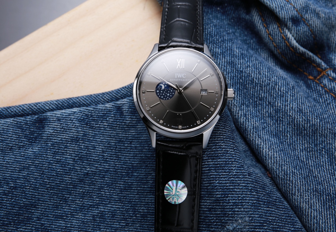 White leather: 660. Steel band ?20. (This product has been strictly tested for water pressure resistance, water resistance up to 120 meters ??)