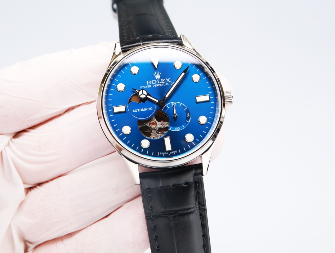 White leather: 680. Gold ?20. (Waterproof 5 degrees, swimming ??)