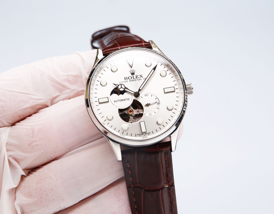 White leather: 680. Gold ?20. (Waterproof 5 degrees, swimming ??)