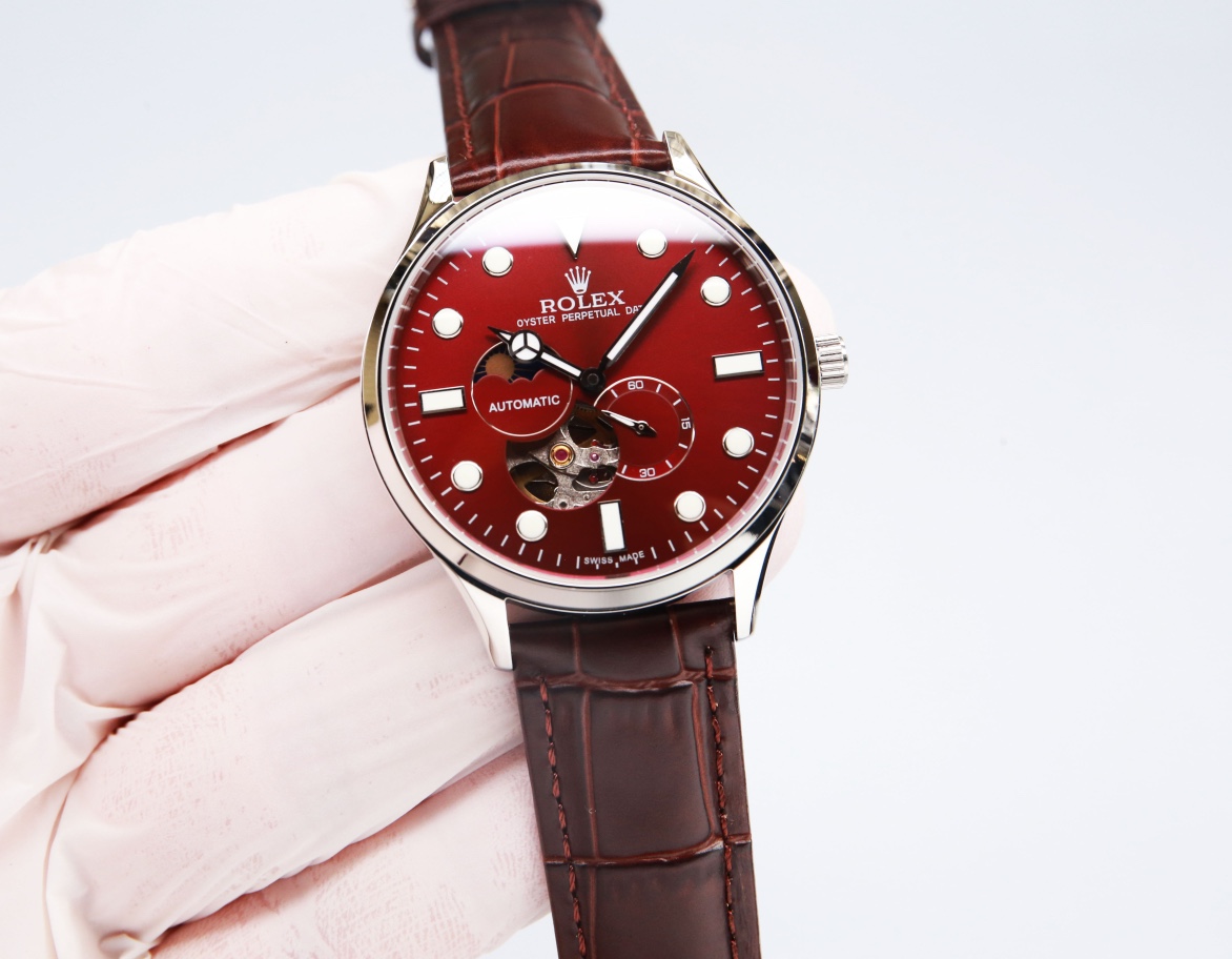 White leather: 680. Gold ?20. (Waterproof 5 degrees, swimming ??)