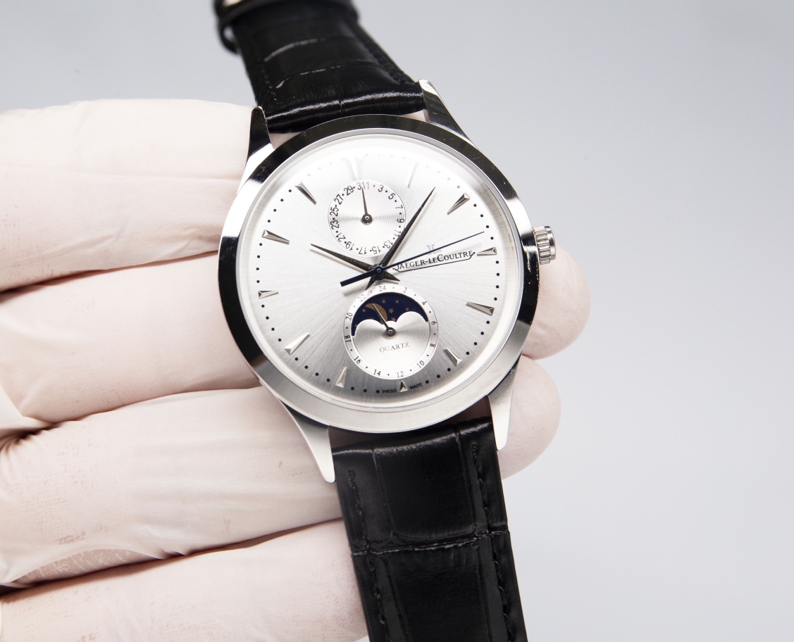 280. Gold ?20. Steel band ?20. (Classic limited space, order to inquire)
Jaeger.leCoultre(New big recommendation ???? Hot in the city) Classic heritage perfect reissue ???????? With moon image design, elegant and grand, super durable coated glass mirror, 