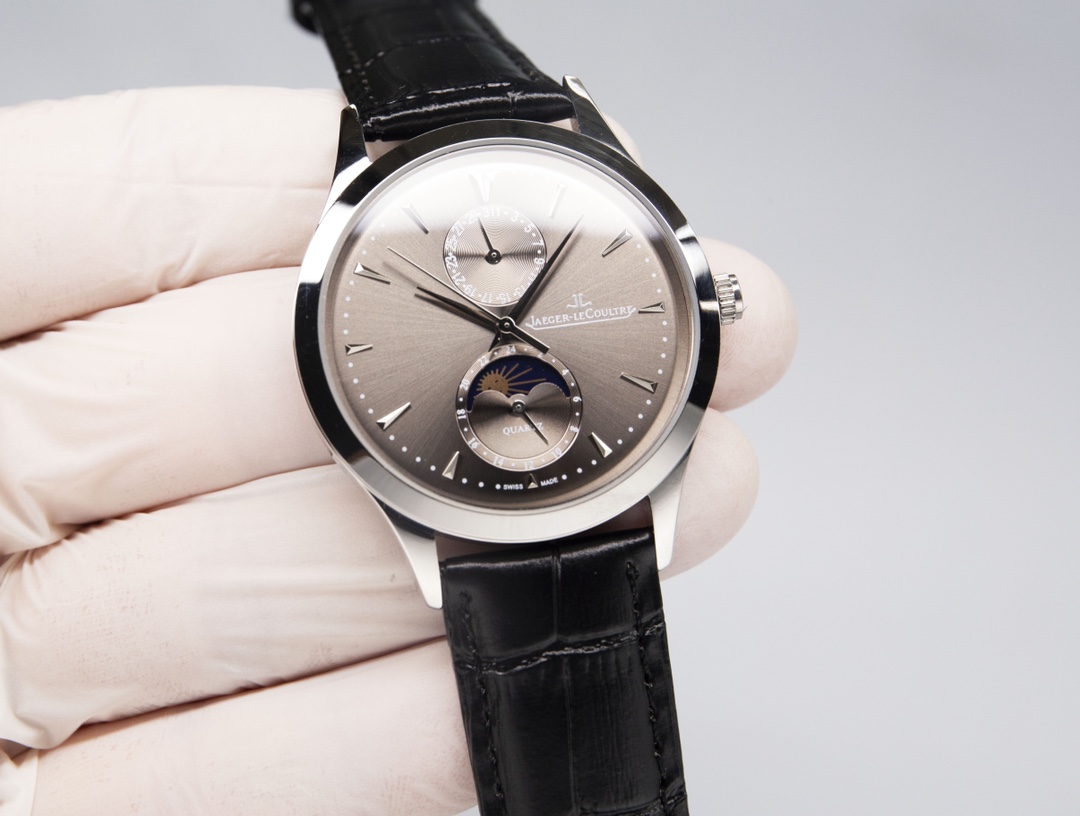 280. Gold ?20. Steel band ?20. (Classic limited space, order to inquire)
Jaeger.leCoultre(New big recommendation ???? Hot in the city) Classic heritage perfect reissue ???????? With moon image design, elegant and grand, super durable coated glass mirror, 