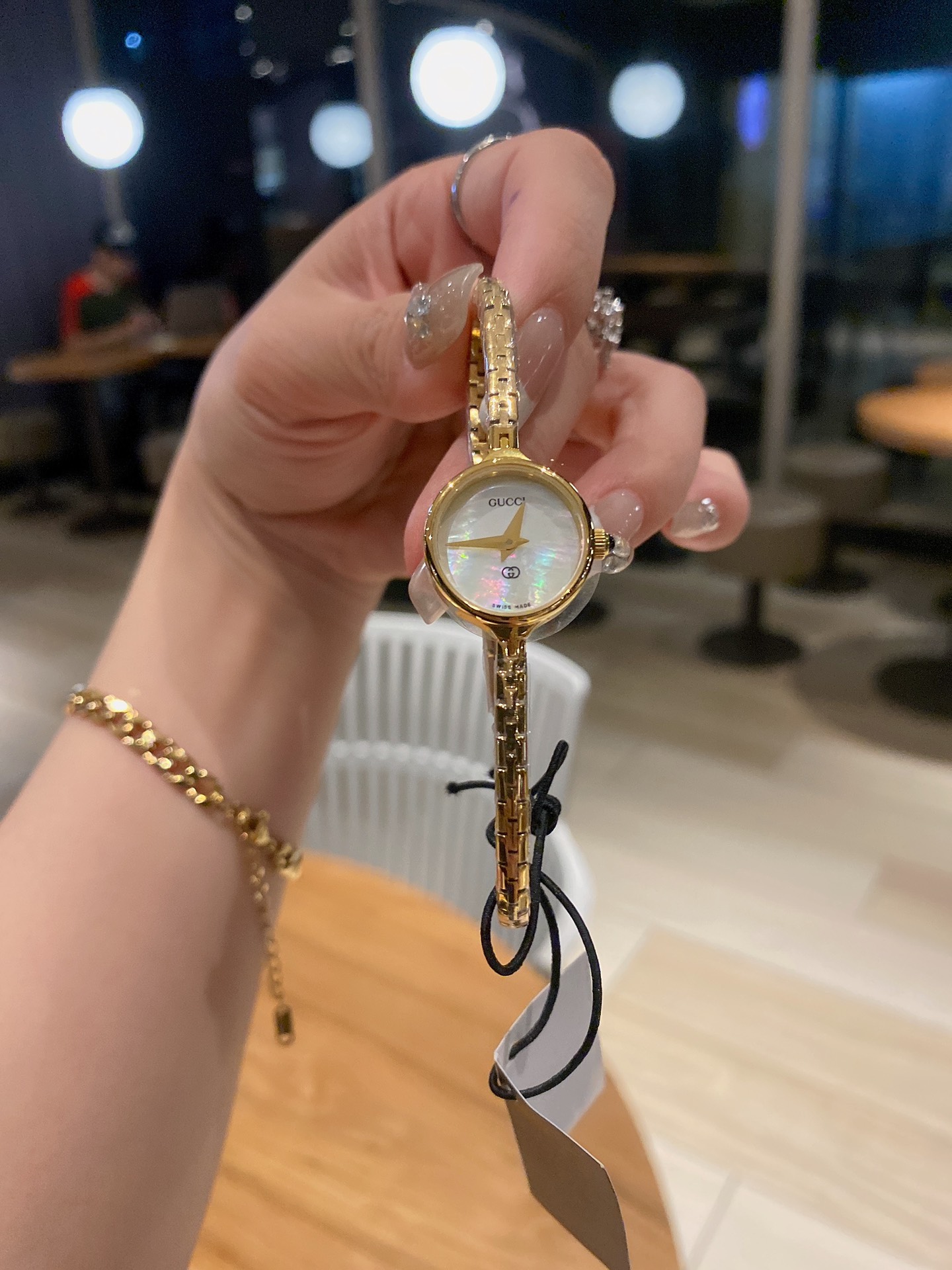 ?? 330
Get some hard stuff ?? gucci picked up from a Japanese second-hand store! Extremely ladylike. Paired with an extremely simple dial, it has no other function except to record the time, and it is simple to remember the simple life. Fashion is a cycle