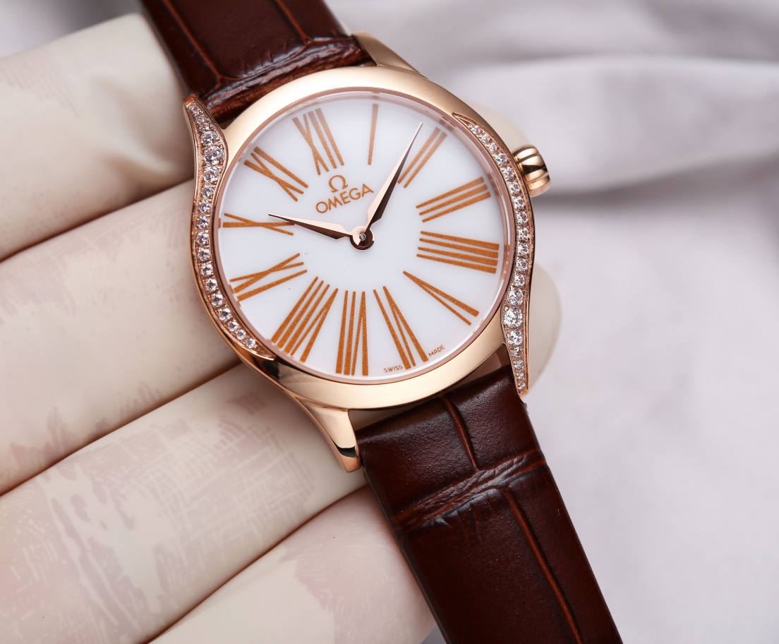 White skin 400. Gold ?20.
OMEGA -OMEGA De Ville collection
Imported quartz movement - accurate timekeeping
Quartz women's watch
316L stainless steel with perfect texture
Sapphire crystal finish (scratch-resistant and durable)
Imported cowhide strap
Ladies